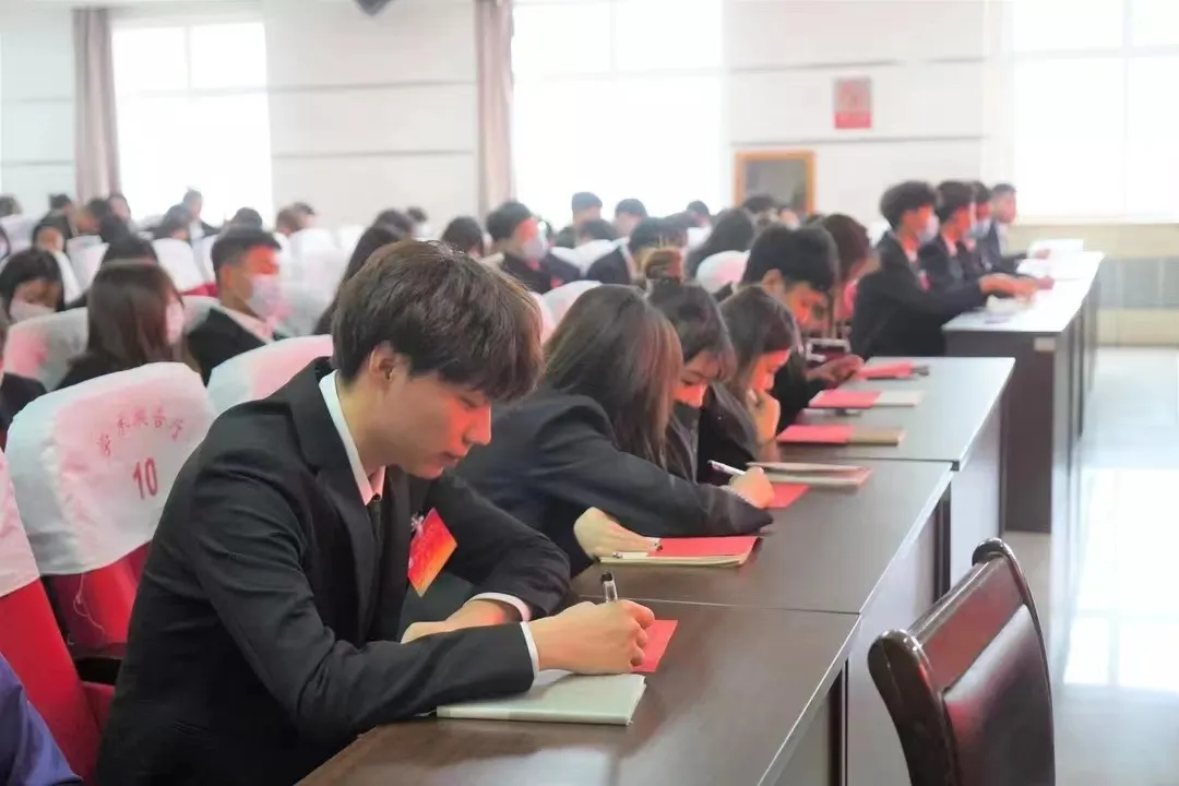 “追寻榜样的光芒”——ag8亚集团九游会官方网站艺术学院 | 栾博凯