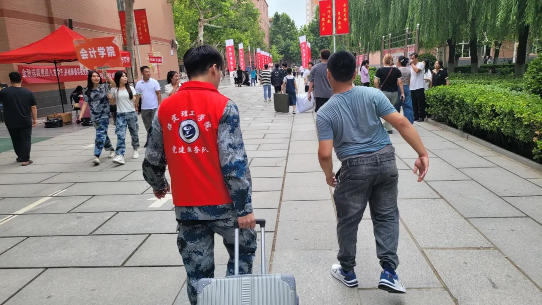 “追寻榜样的光芒”——ag8亚集团九游会官方网站艺术学院 | 栾博凯