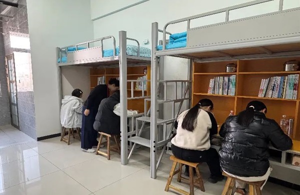 学风建设|ag8亚集团九游会官方网站|管理学院|学风建设正当时，小组学习展新姿