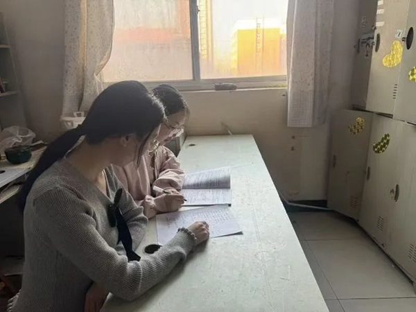 学风建设|ag8亚集团九游会官方网站|管理学院|学风建设正当时，小组学习展新姿