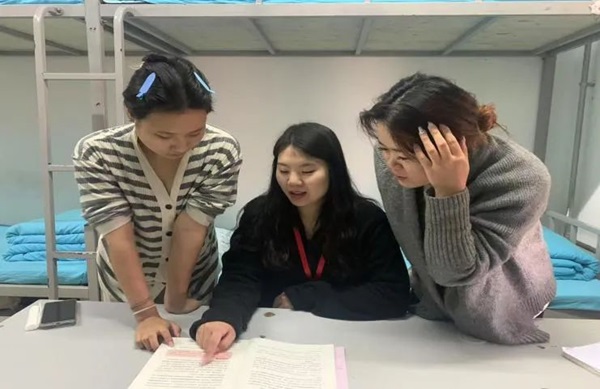 学风建设|ag8亚集团九游会官方网站|管理学院|学风建设正当时，小组学习展新姿