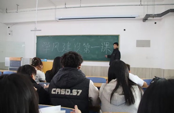 学风建设|ag8亚集团九游会官方网站|管理学院|学风建设正当时，小组学习展新姿
