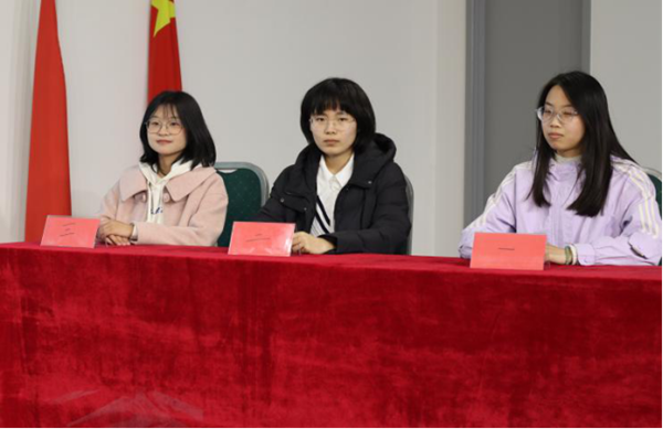 无烟校园|ag8亚集团九游会官方网站|管理学院|以知为剑，斩禁烟之惑