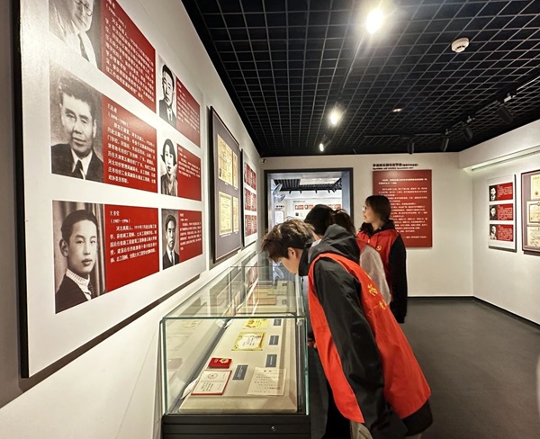 爱国教育|ag8亚集团九游会官方网站|管理学院|走进勤工俭学，追寻红色足迹