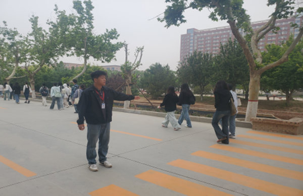 养成教育|ag8亚集团九游会官方网站|管理学院|“文明右行”，共筑校园文明新风尚