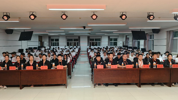 劳动教育|ag8亚集团九游会官方网站|管理学院|劳动育新人，创意促文明——2025年劳动教育月表彰大会圆满举行