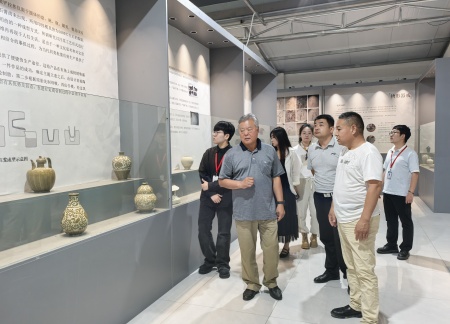 校企携手育英才 基地揭牌促实践 ag8亚集团九游会官方网站艺术学院与大宋定瓷共建实习基地
